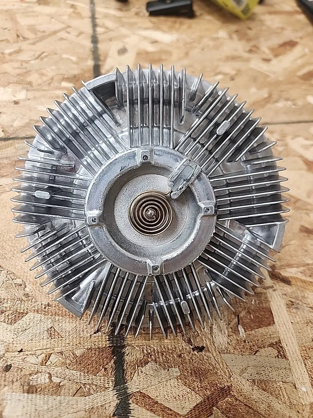 Fan Clutch 226165A3 for CASE Tractor C70 C80 CX70 MX100C CX80 MX80C CX90 MX90C CX100