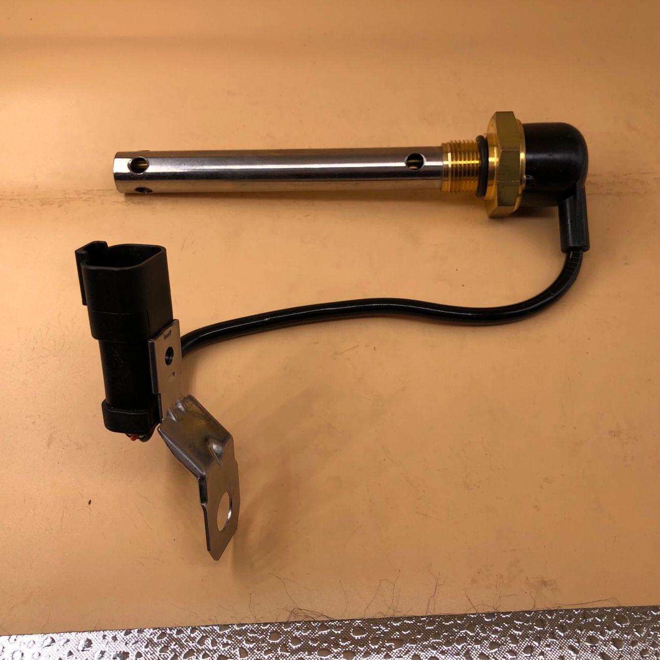 Oil Level Sensor VOE15193875 for Volvo Dump Truck A25E A25F A25G A30E A30F A30G A35E A35F A35G A40E A40F A40G A45G