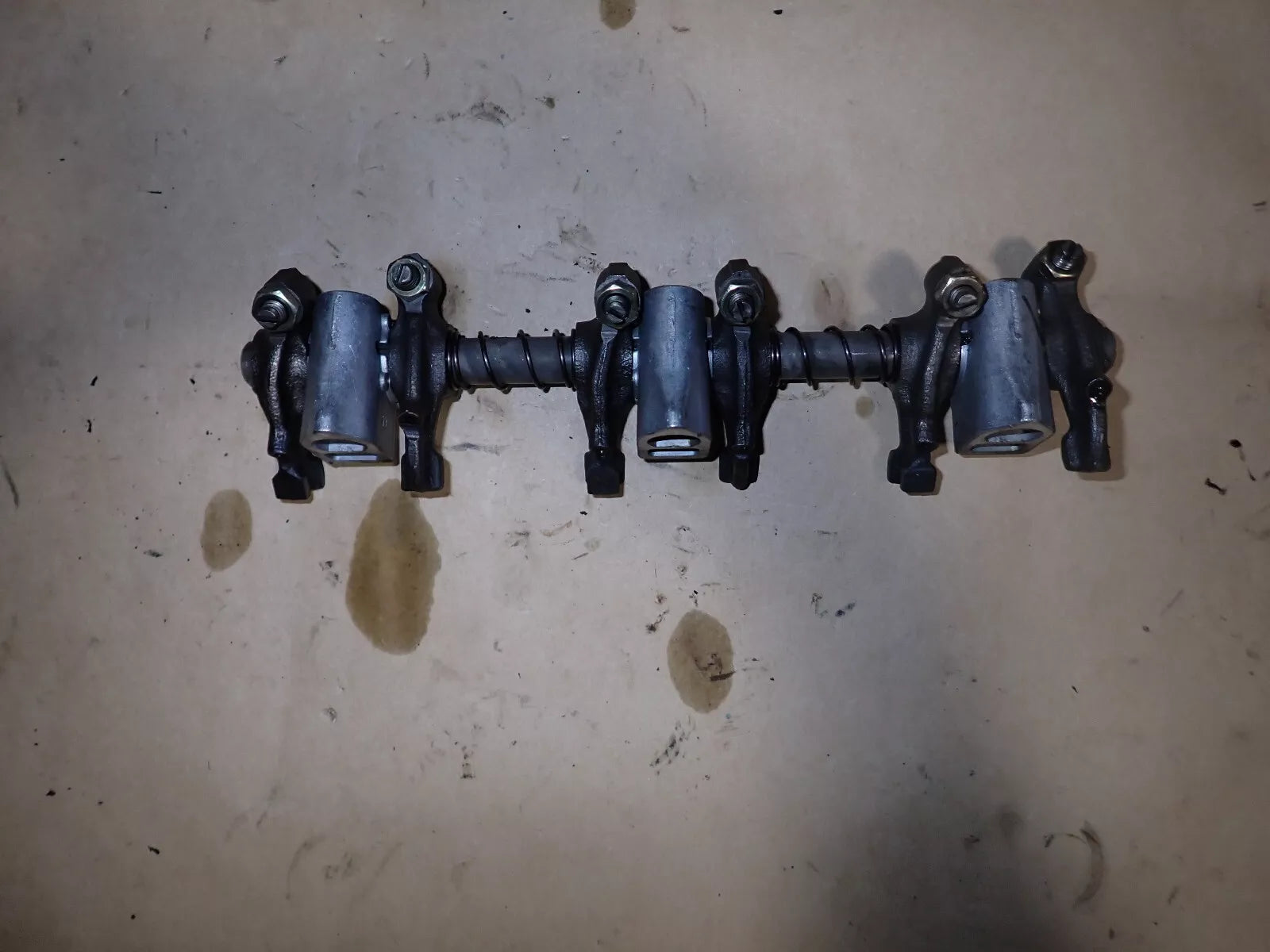 Rocker Arm Assembly AM100749 for Yanmar Engine 3TNA72 John Deere Mower 1420 1435 F925 F932 F935 500 Tractor 425 445 455 430 655 755 756 855 856 X495 X595