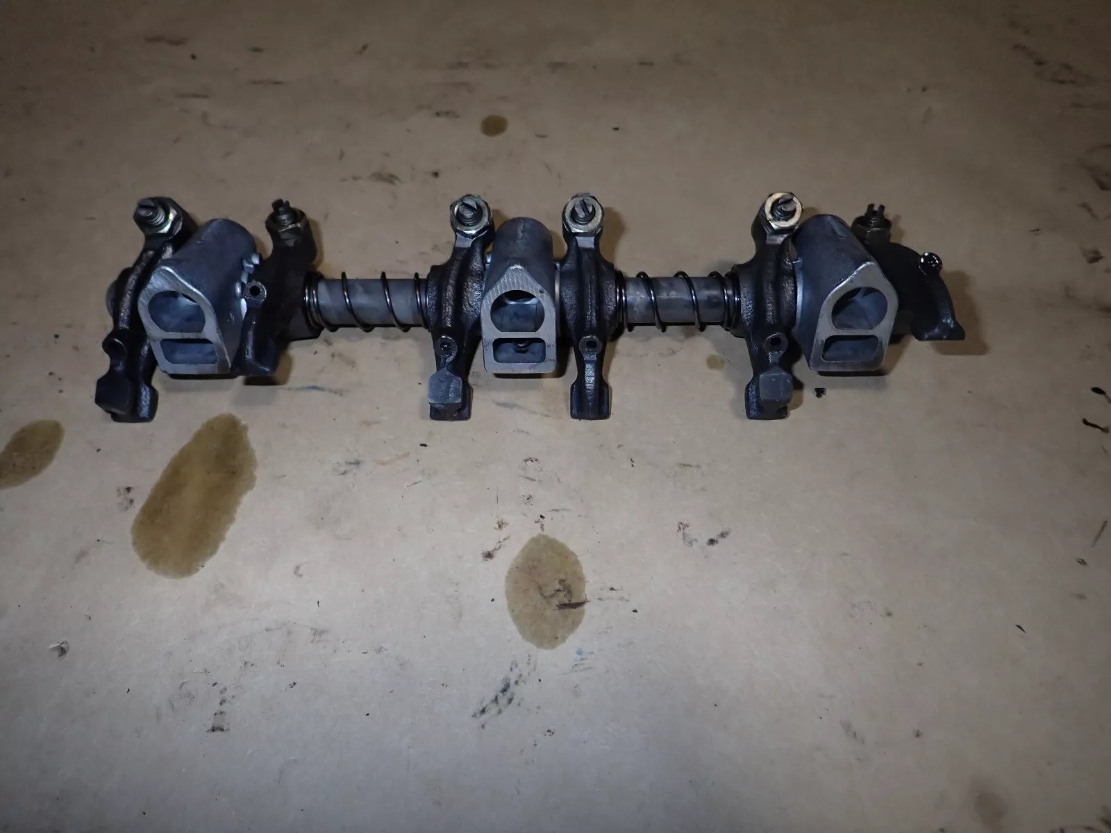 Rocker Arm Assembly AM100749 for Yanmar Engine 3TNA72 John Deere Mower 1420 1435 F925 F932 F935 500 Tractor 425 445 455 430 655 755 756 855 856 X495 X595