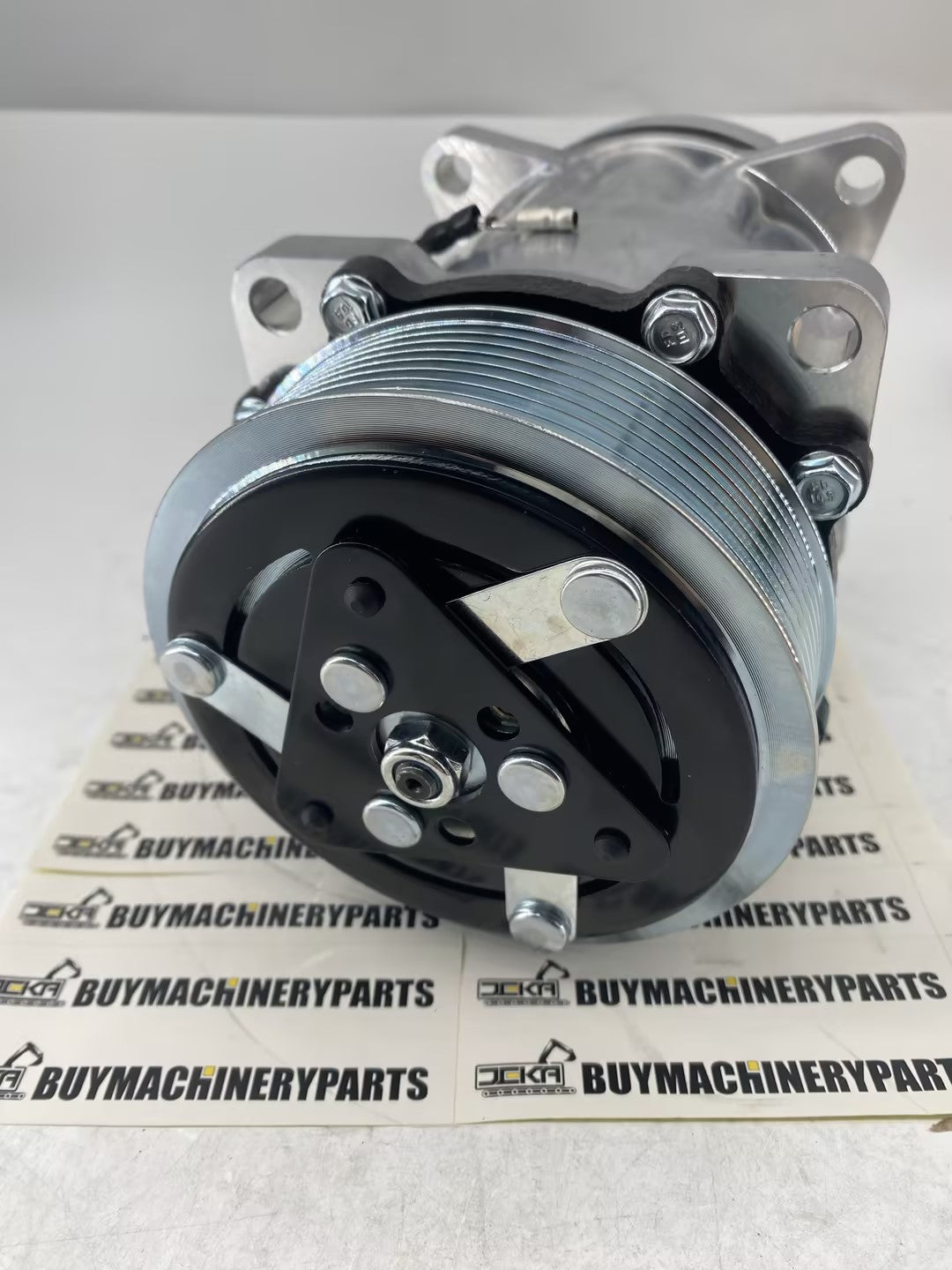 SD7H15 A/C Compressor 82016158 for Sanden for Sanden New Holland Tractor 8160 8340 8360 8560 TM115 TM120 TM125 TM130 TV140 TV145