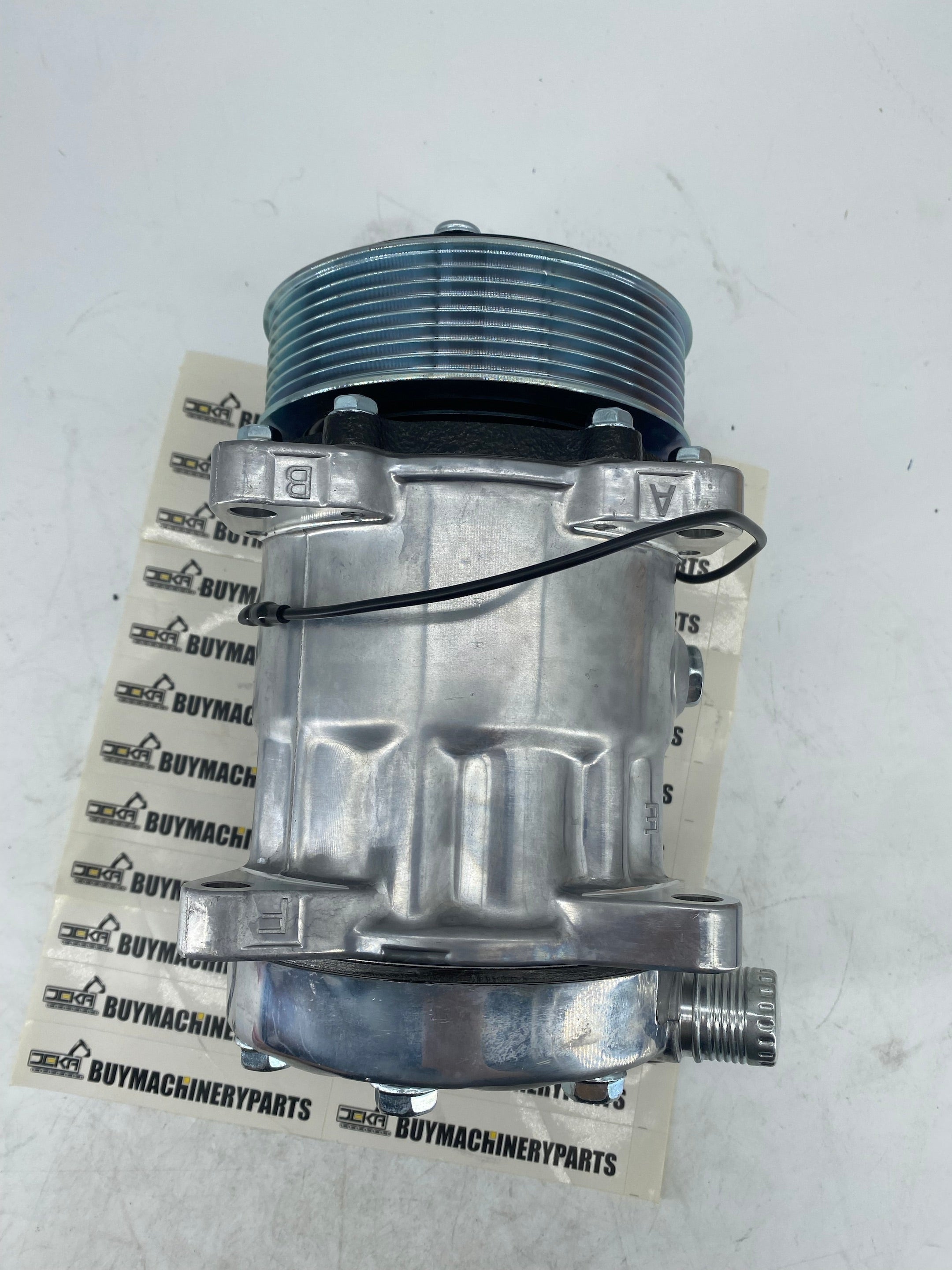 SD7H15 A/C Compressor 82016158 for Sanden for Sanden New Holland Tractor 8160 8340 8360 8560 TM115 TM120 TM125 TM130 TV140 TV145