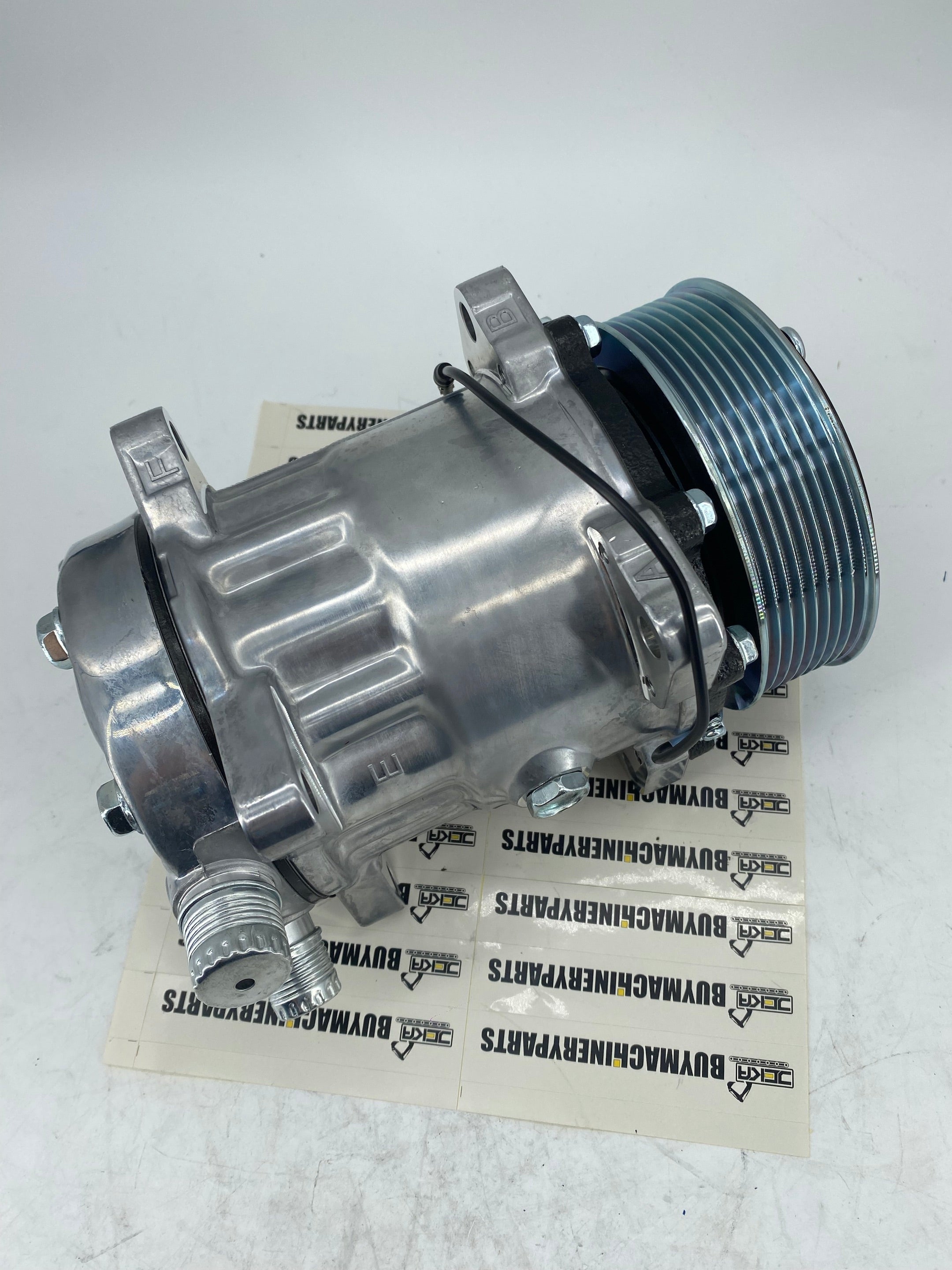 SD7H15 A/C Compressor 82016158 for Sanden for Sanden New Holland Tractor 8160 8340 8360 8560 TM115 TM120 TM125 TM130 TV140 TV145