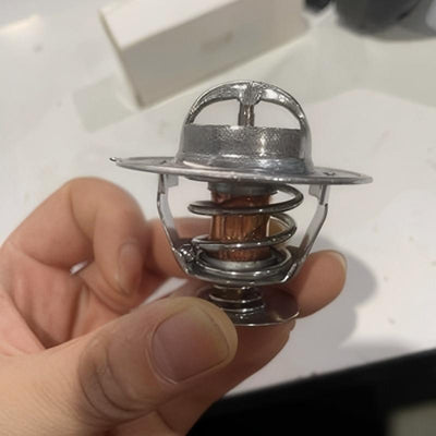 Thermostat J928499 A77988 for CASE Engine 4-390 4T-390 Telescopic Handler 688G 686G 686GXR